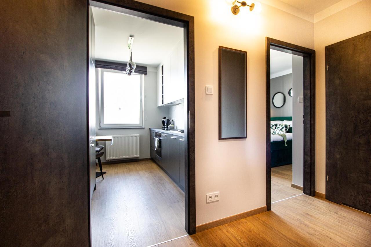 Patio Praga Metro Apartment Varsovia Exterior foto